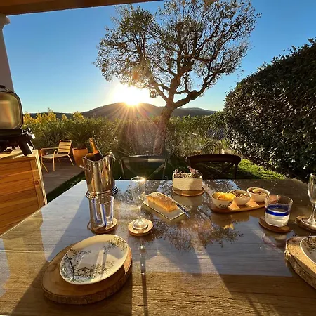 Апартаменти Maxime Park *